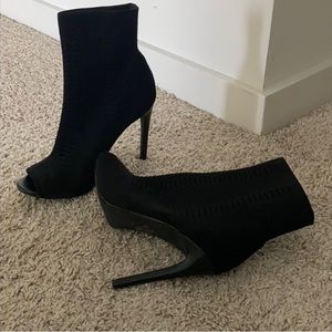 STEVEN MADDEN STILETTO HEELS 👠🖤
